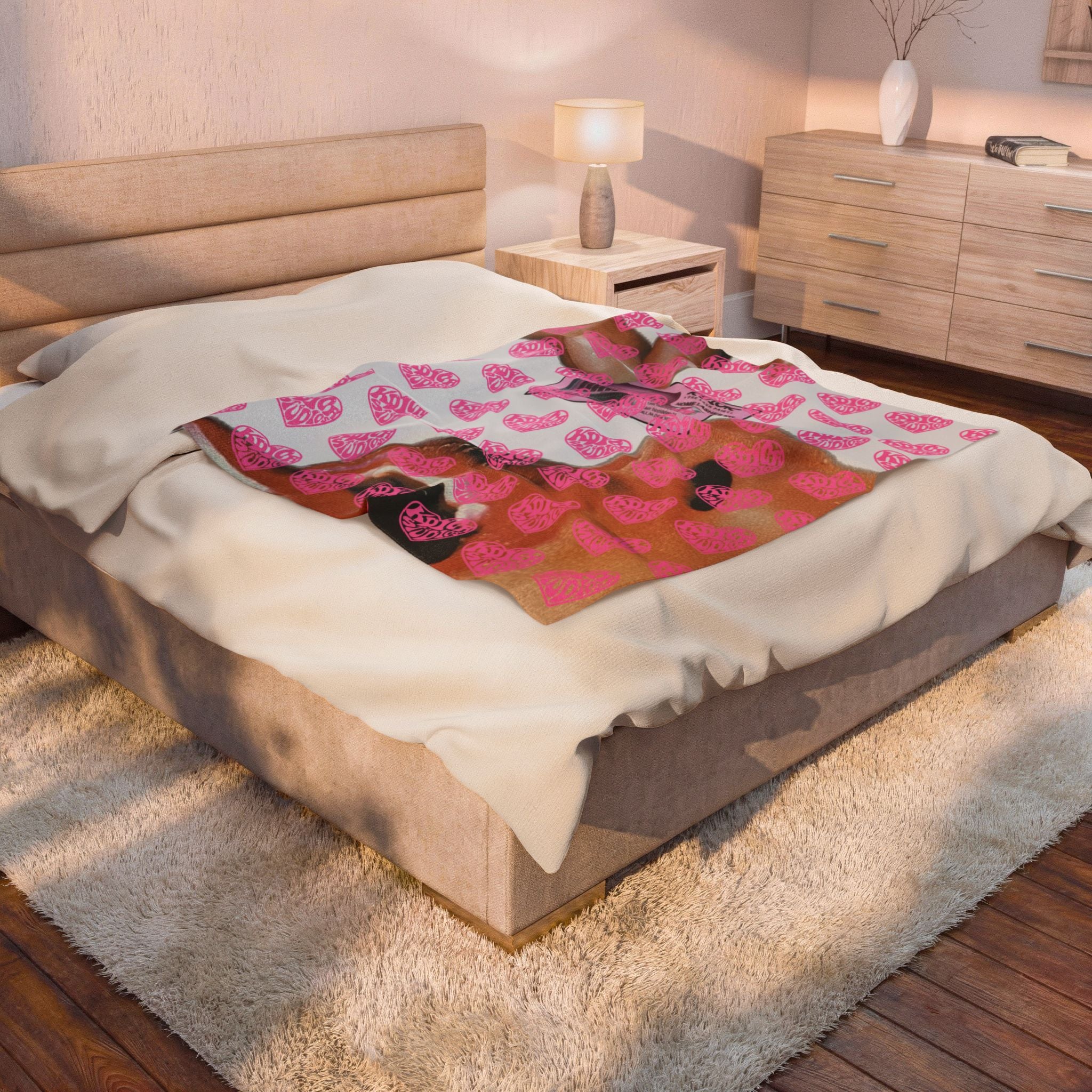 Velveteen Plush Blanket — Pink Heart Pattern Cozy Throw, Retro Cassette Design for Girlfriend Gifts & Valentine’s Day