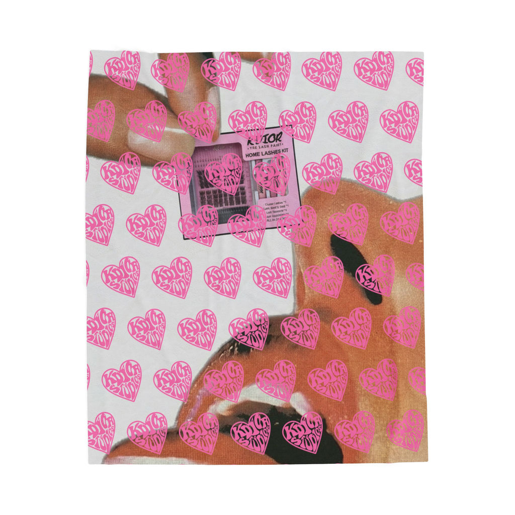 Velveteen Plush Blanket — Pink Heart Pattern Cozy Throw, Retro Cassette Design for Girlfriend Gifts & Valentine’s Day