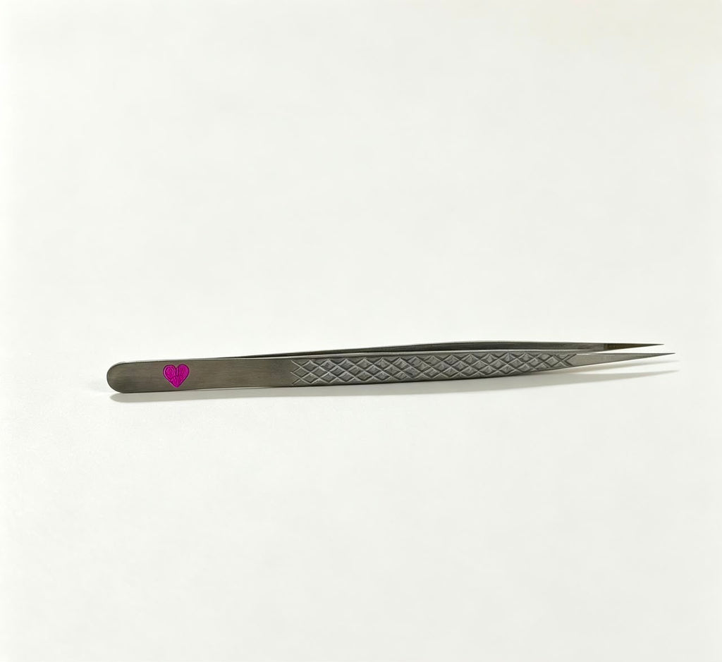 A straight isolation tweezer designed for precision\. The fine tip makes it easy to separate natural lashes, isolate cleanly, and reach different areas of the lash line throughout your service\.