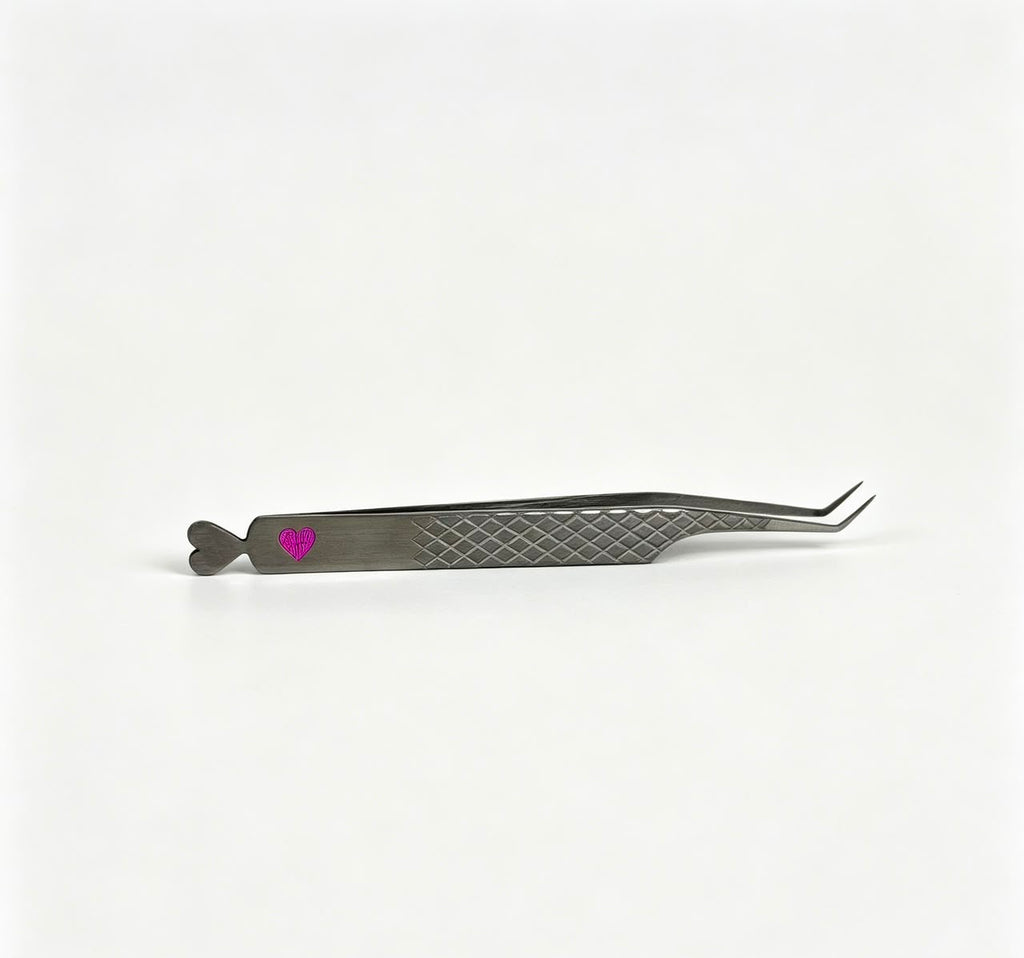 Our versatile 180\-degree hybrid tweezer is perfect for artists who like one tool that can handle multiple techniques\. Great for creating fans, picking up lash extensions, handmade spikes, and customized lash pieces\. Ideal for hybrid, volume, and textured sets\.